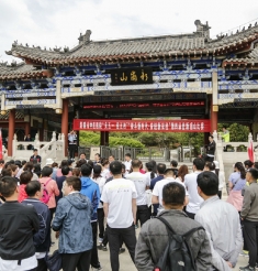 我院举行“庆五一、迎五四”登山比赛